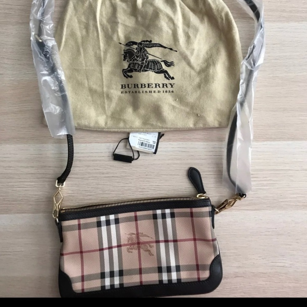 Burberry Haymarket Peyton 100% authentic